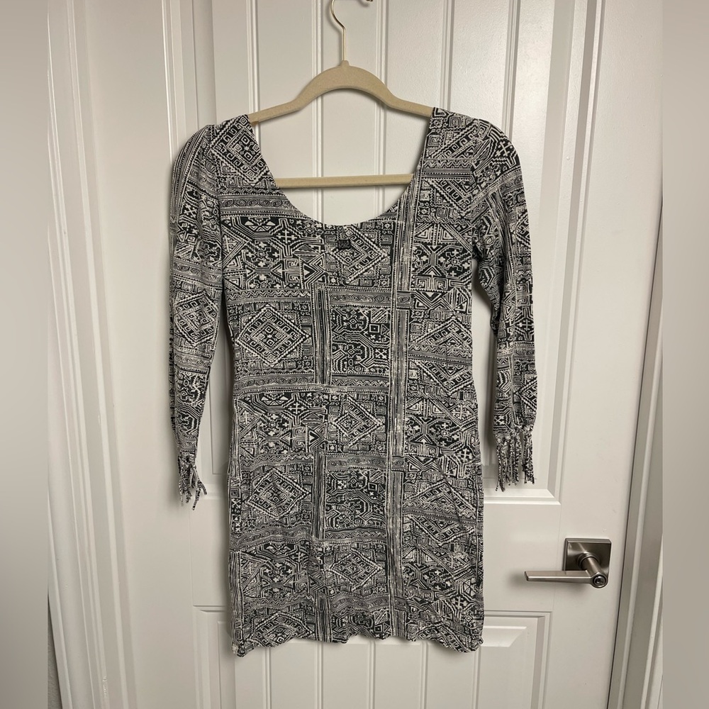 Billabong Monochrome Geometric Long Sleeve Dress